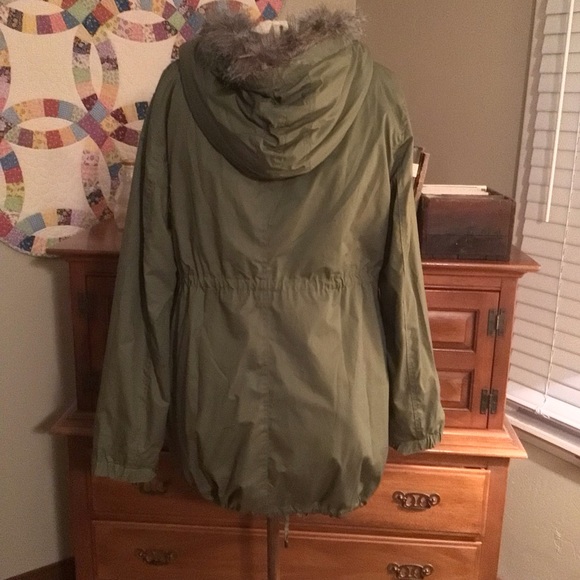 New Anorak coat from GARNET HILL, size 16. Color army green with faux fur lining - Picture 6 of 8
